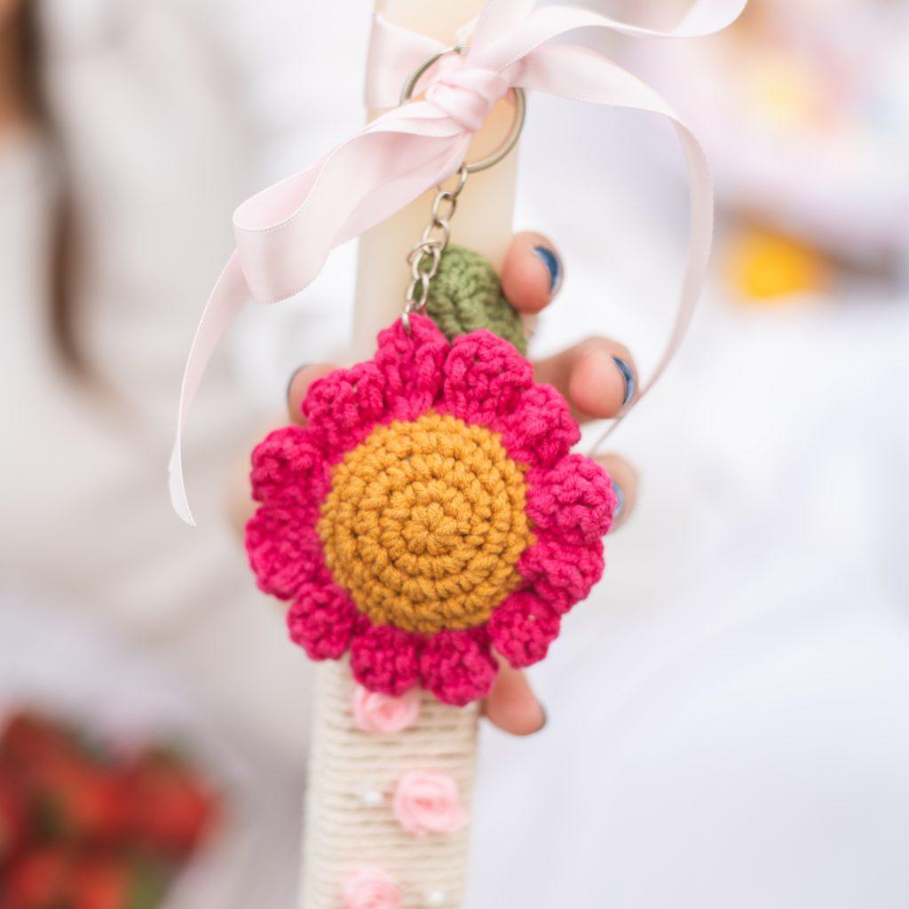 Λαμπάδα Με Χειροποίητο Πλεκτό Μπρελόκ